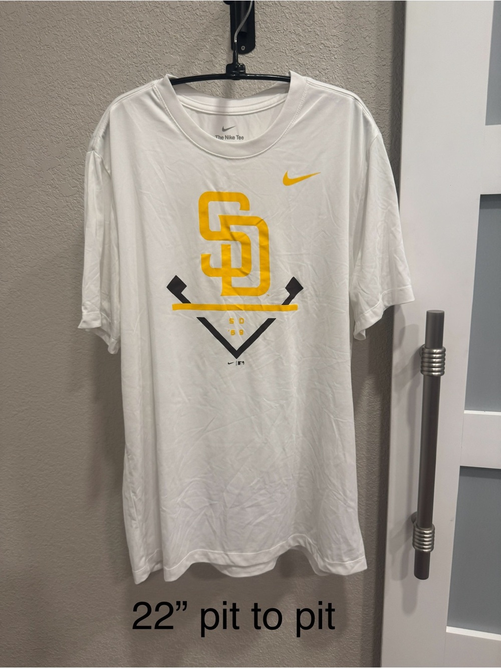PADRES Tee PLUS ball cap, size Large NIKE dri-fit shirt